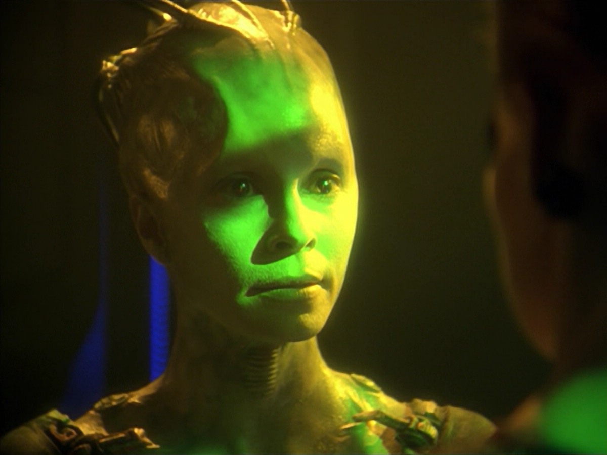 ariane179254_StarTrekVoyager_5x15_5x16_DarkFrontier_6301.jpg