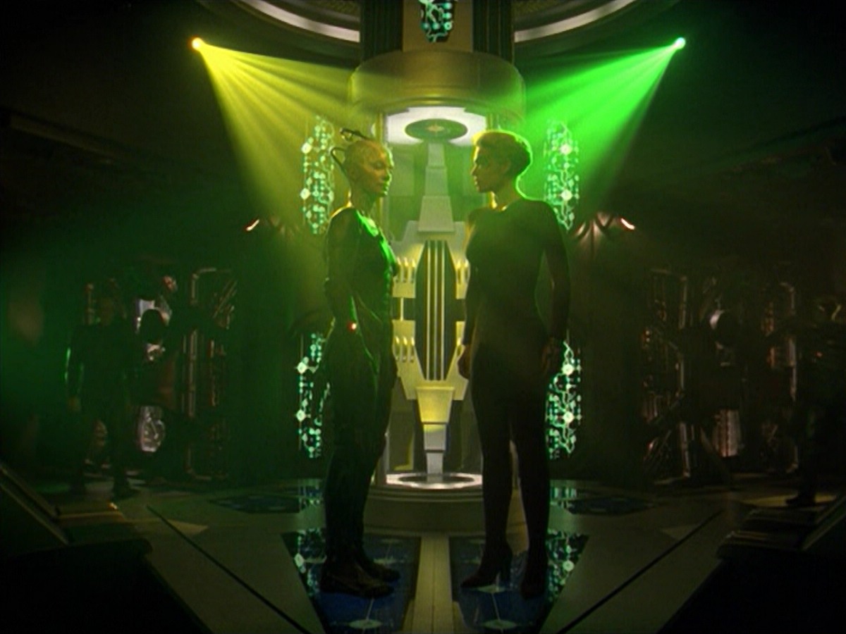 ariane179254_StarTrekVoyager_5x15_5x16_DarkFrontier_6315.jpg