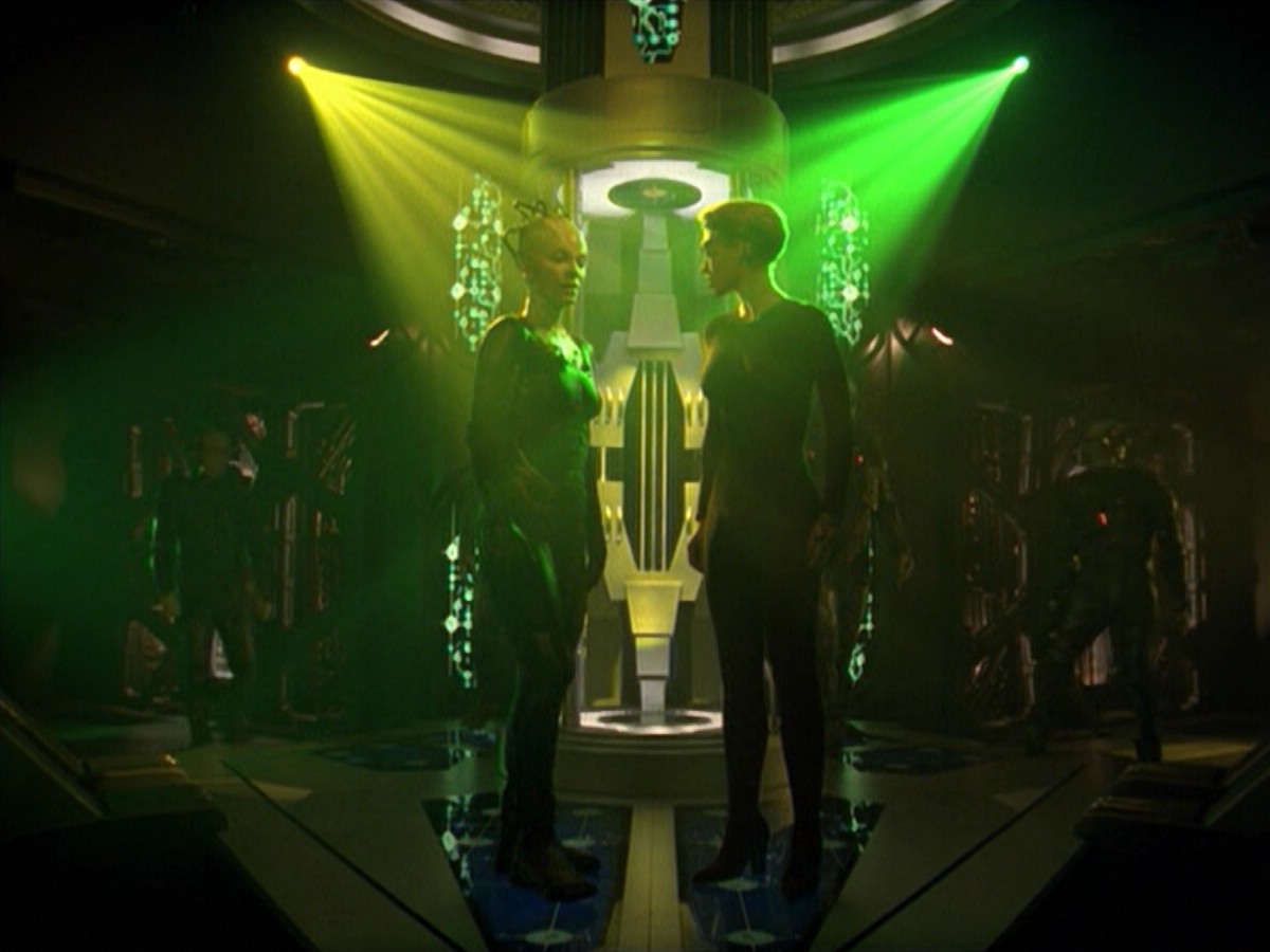 ariane179254_StarTrekVoyager_5x15_5x16_DarkFrontier_6317.jpg
