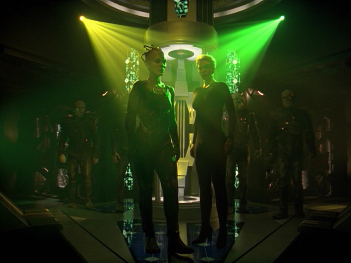 ariane179254_StarTrekVoyager_5x15_5x16_DarkFrontier_6320.jpg