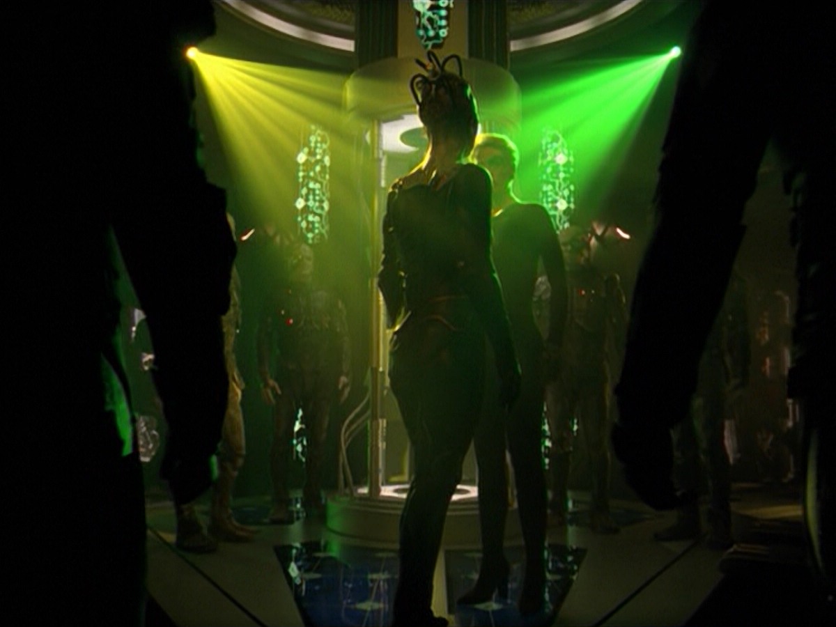 ariane179254_StarTrekVoyager_5x15_5x16_DarkFrontier_6326.jpg