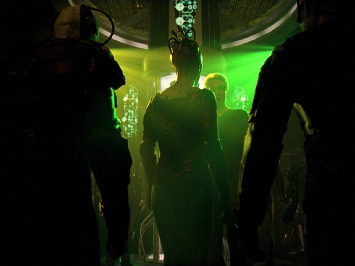 ariane179254_StarTrekVoyager_5x15_5x16_DarkFrontier_6329.jpg