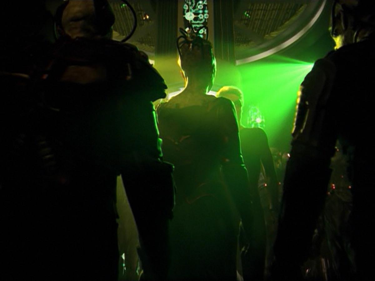 ariane179254_StarTrekVoyager_5x15_5x16_DarkFrontier_6330.jpg