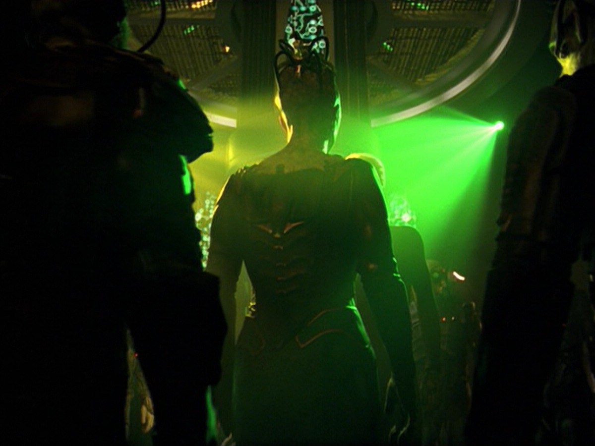 ariane179254_StarTrekVoyager_5x15_5x16_DarkFrontier_6331.jpg