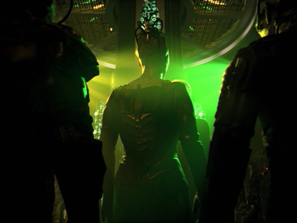ariane179254_StarTrekVoyager_5x15_5x16_DarkFrontier_6332.jpg