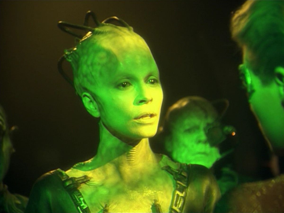 ariane179254_StarTrekVoyager_5x15_5x16_DarkFrontier_6339.jpg