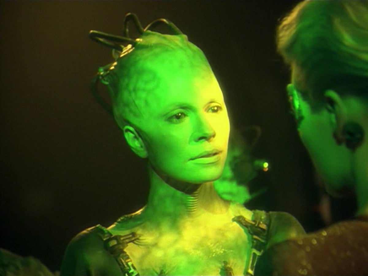 ariane179254_StarTrekVoyager_5x15_5x16_DarkFrontier_6346.jpg