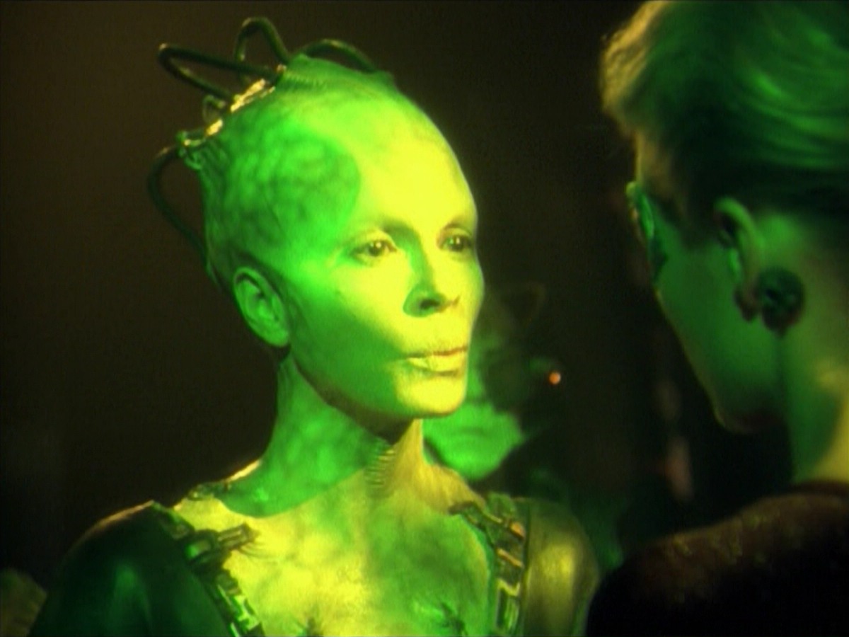 ariane179254_StarTrekVoyager_5x15_5x16_DarkFrontier_6354.jpg