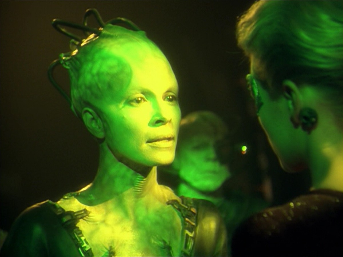 ariane179254_StarTrekVoyager_5x15_5x16_DarkFrontier_6355.jpg