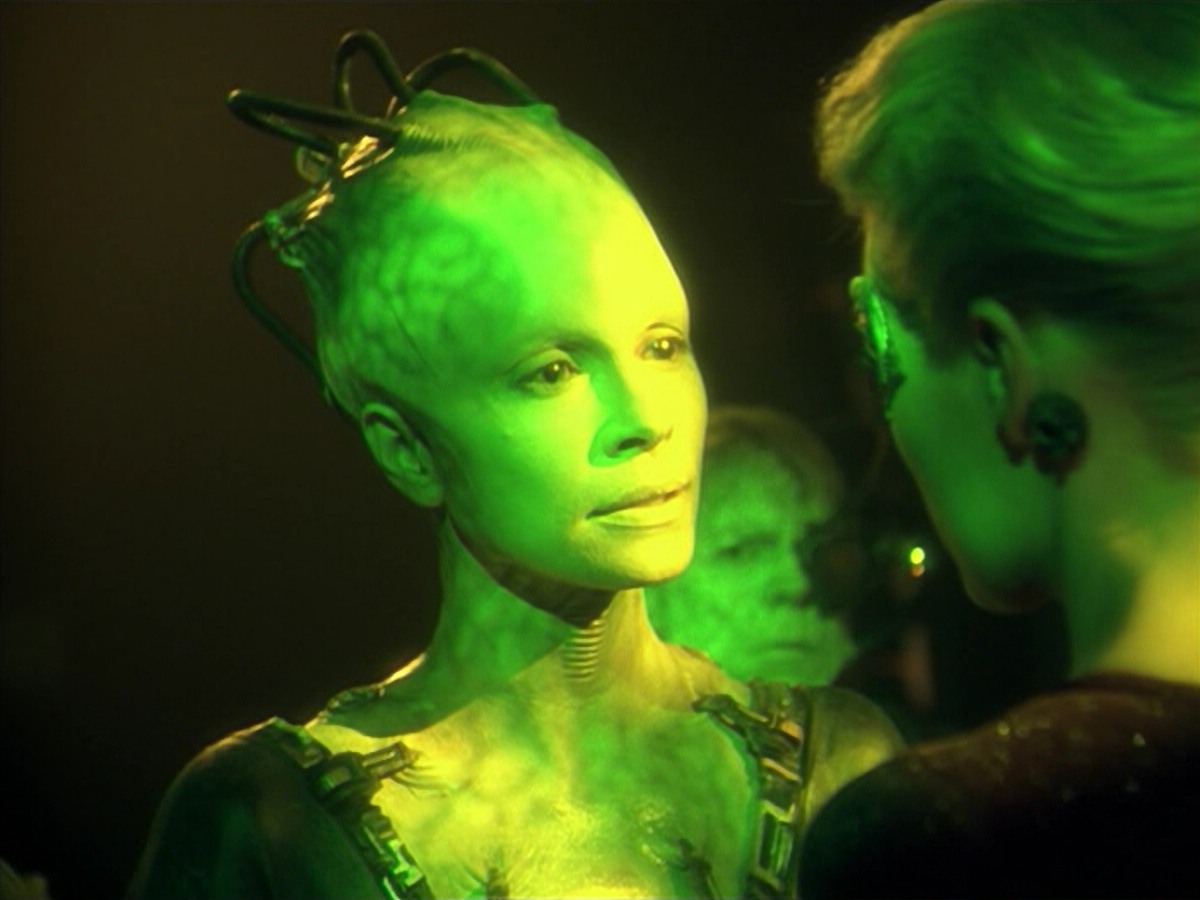 ariane179254_StarTrekVoyager_5x15_5x16_DarkFrontier_6357.jpg