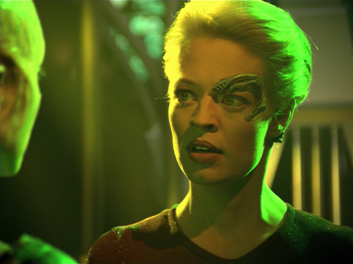 ariane179254_StarTrekVoyager_5x15_5x16_DarkFrontier_6366.jpg