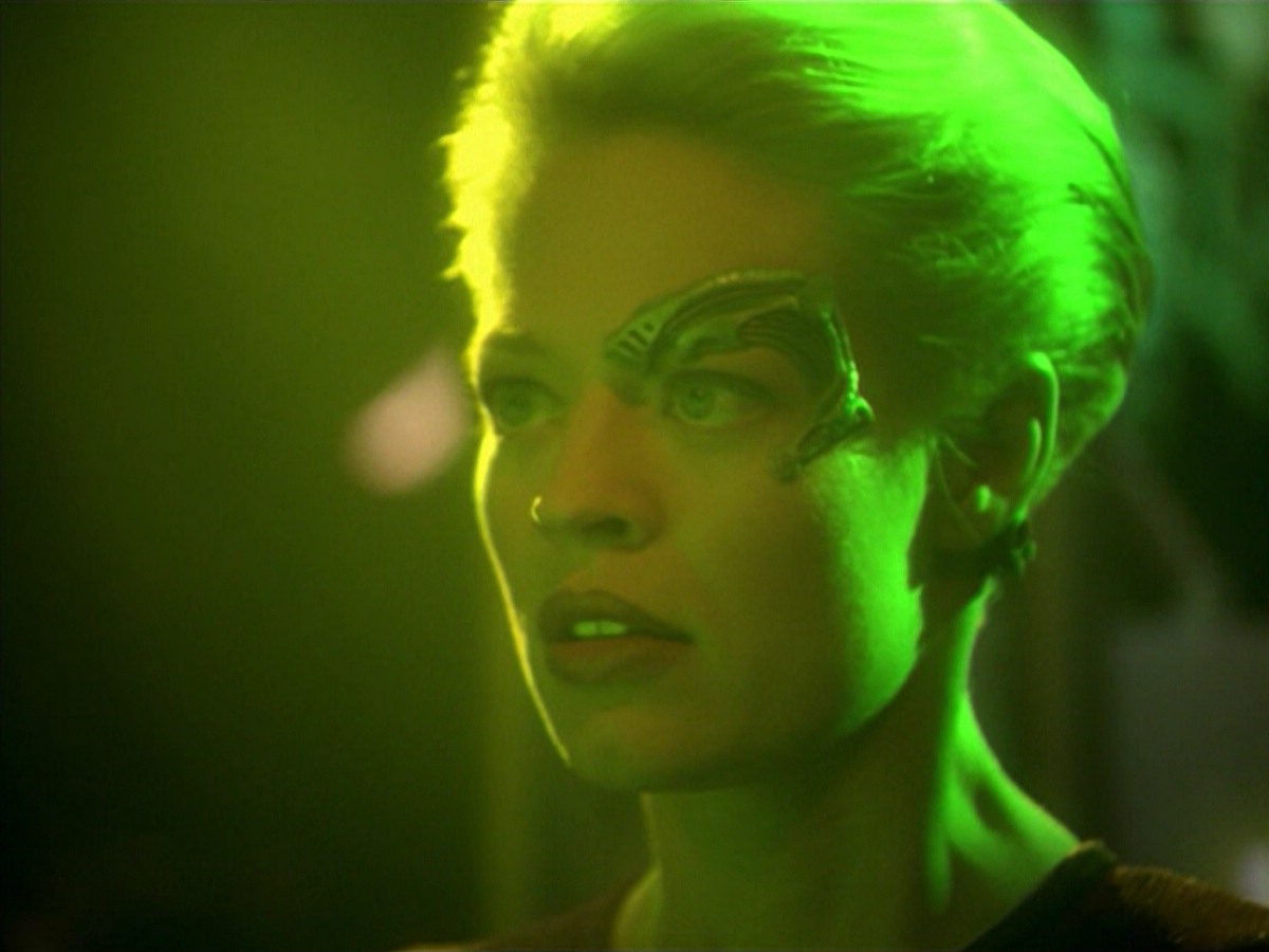 ariane179254_StarTrekVoyager_5x15_5x16_DarkFrontier_6374.jpg