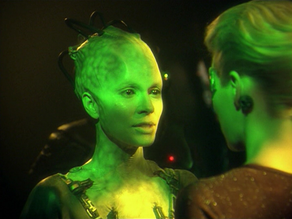 ariane179254_StarTrekVoyager_5x15_5x16_DarkFrontier_6376.jpg