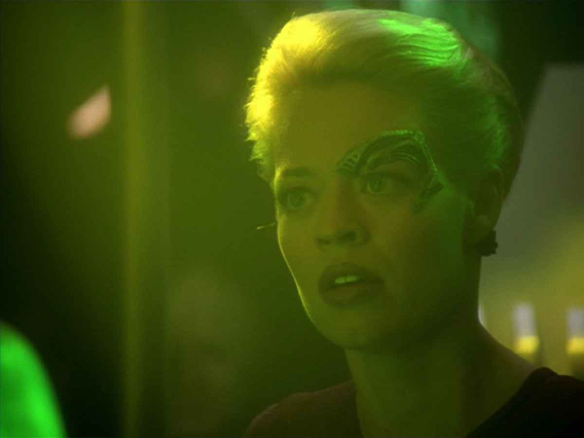 ariane179254_StarTrekVoyager_5x15_5x16_DarkFrontier_6392.jpg