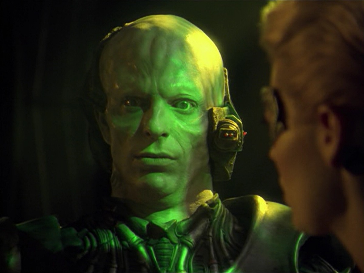 ariane179254_StarTrekVoyager_5x15_5x16_DarkFrontier_6412.jpg