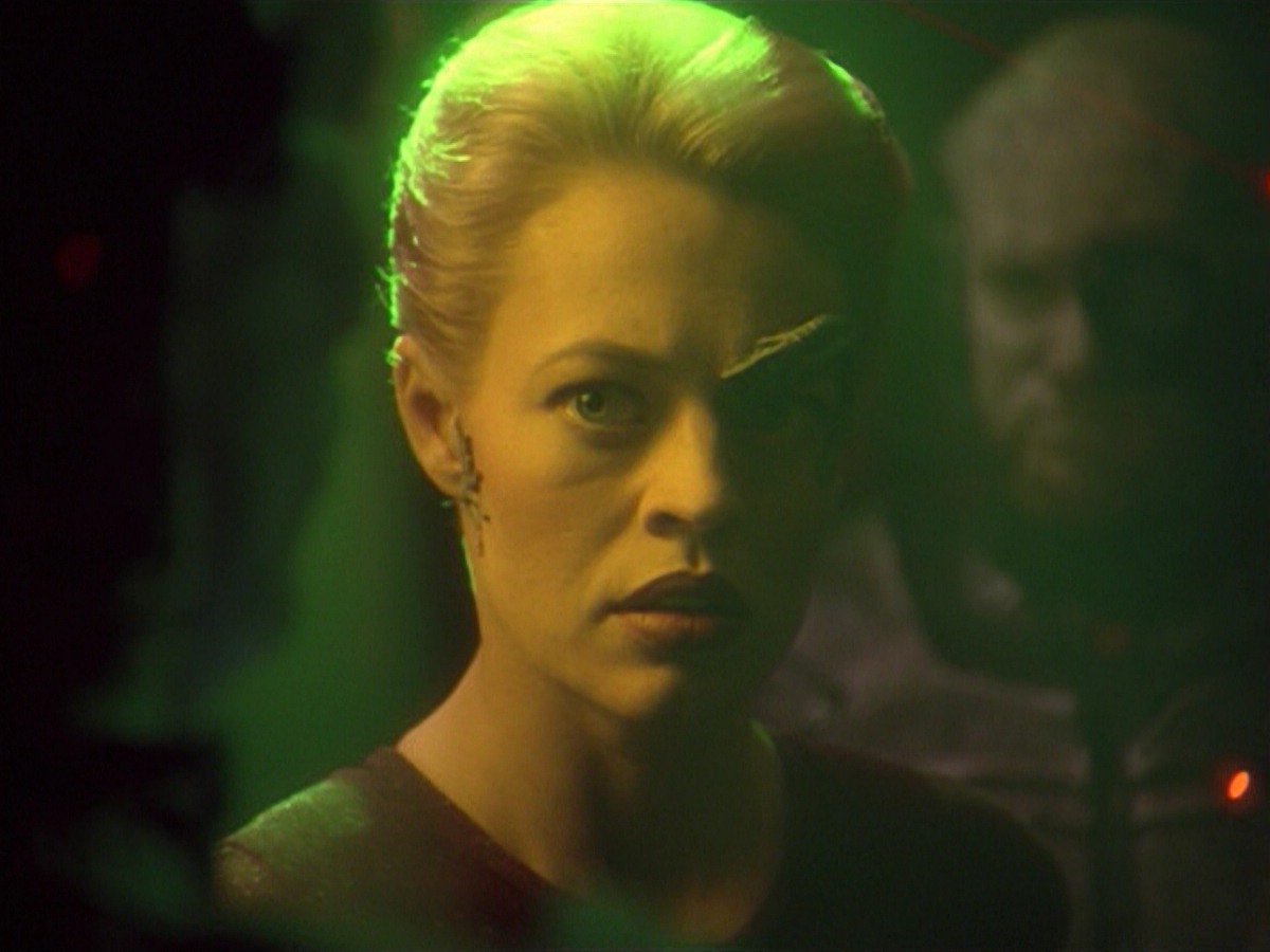ariane179254_StarTrekVoyager_5x15_5x16_DarkFrontier_6413.jpg
