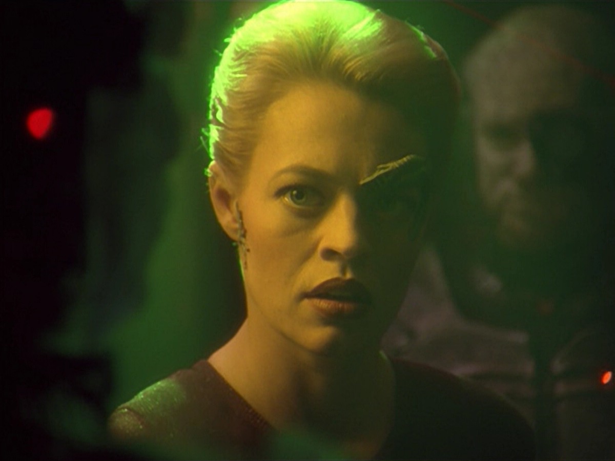 ariane179254_StarTrekVoyager_5x15_5x16_DarkFrontier_6414.jpg