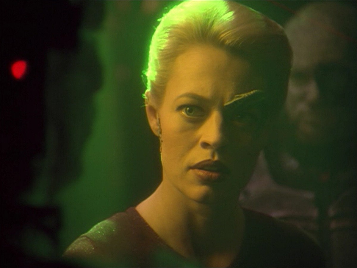 ariane179254_StarTrekVoyager_5x15_5x16_DarkFrontier_6417.jpg