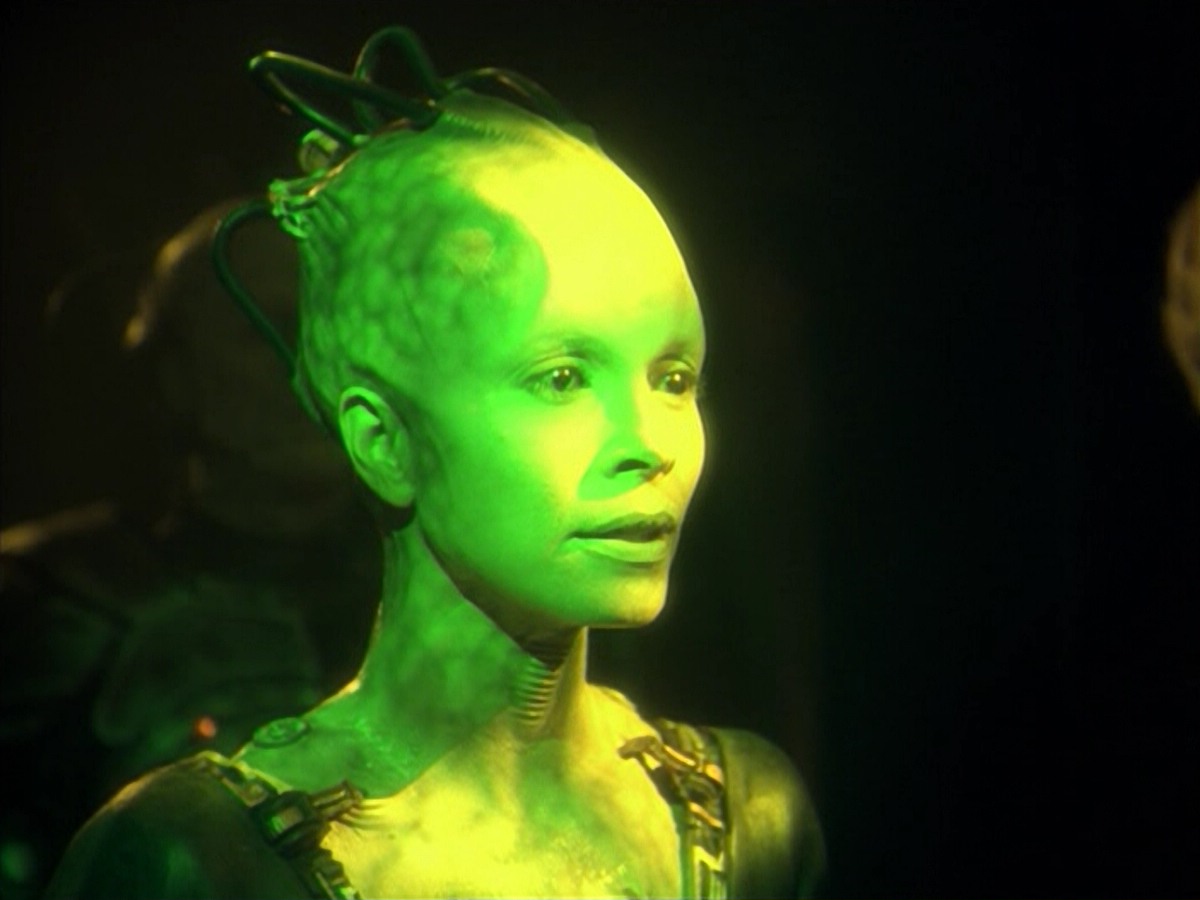 ariane179254_StarTrekVoyager_5x15_5x16_DarkFrontier_6420.jpg