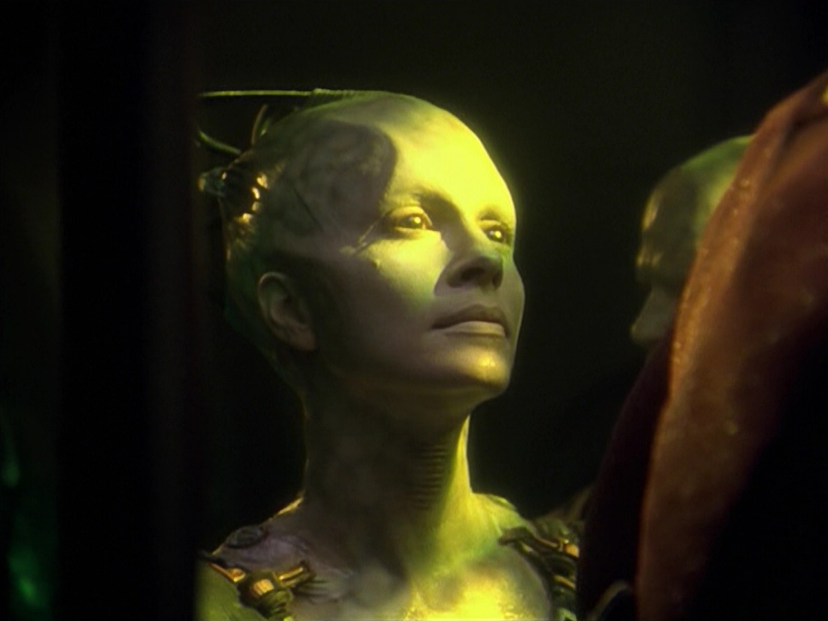 ariane179254_StarTrekVoyager_5x15_5x16_DarkFrontier_6429.jpg