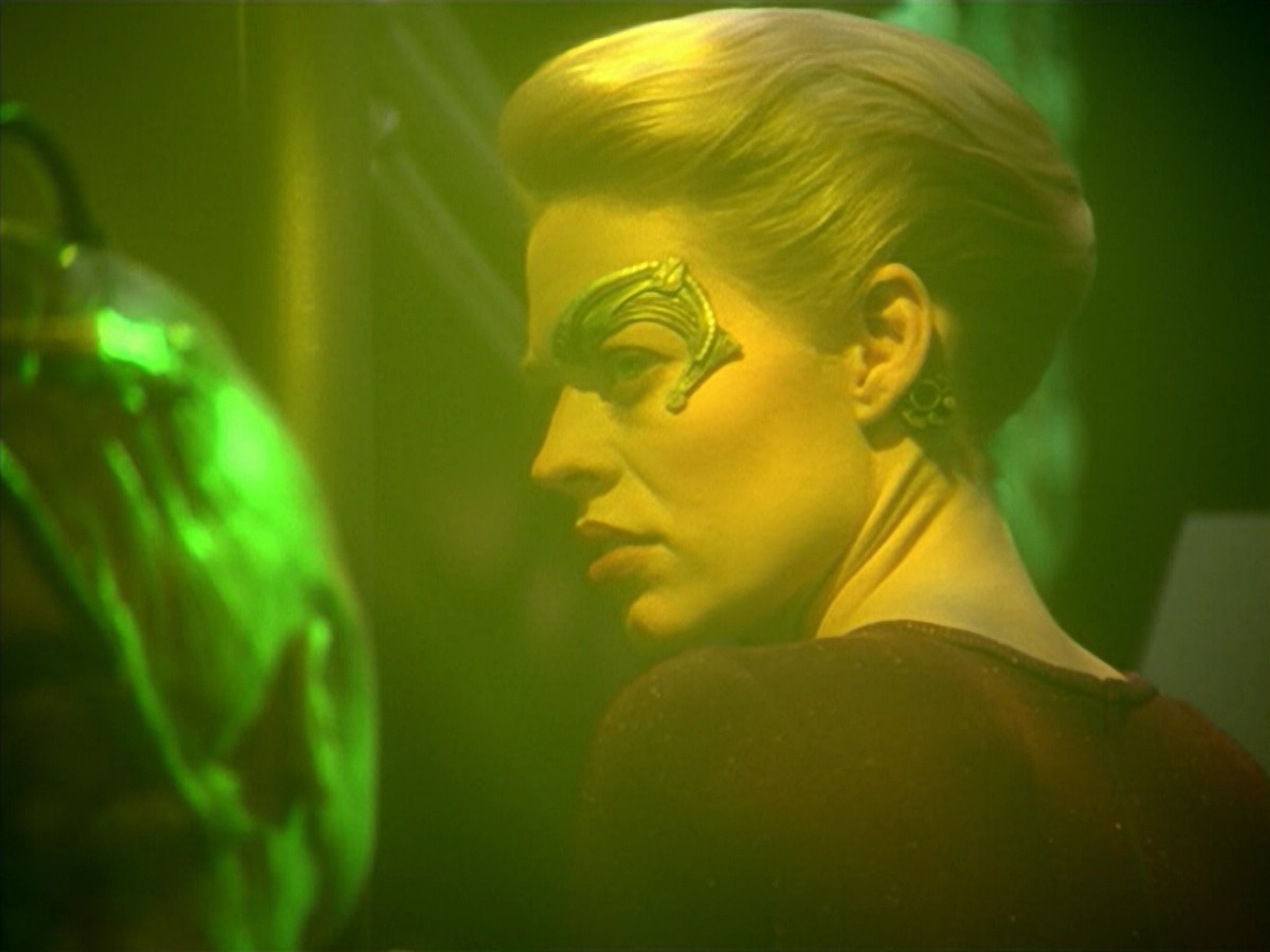 ariane179254_StarTrekVoyager_5x15_5x16_DarkFrontier_6434.jpg