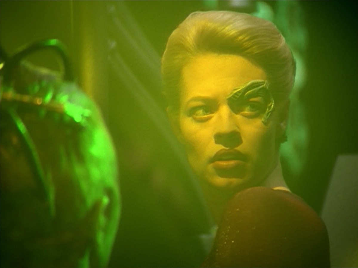 ariane179254_StarTrekVoyager_5x15_5x16_DarkFrontier_6438.jpg