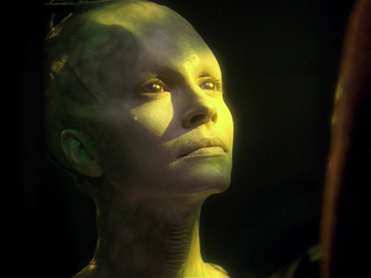 ariane179254_StarTrekVoyager_5x15_5x16_DarkFrontier_6439.jpg