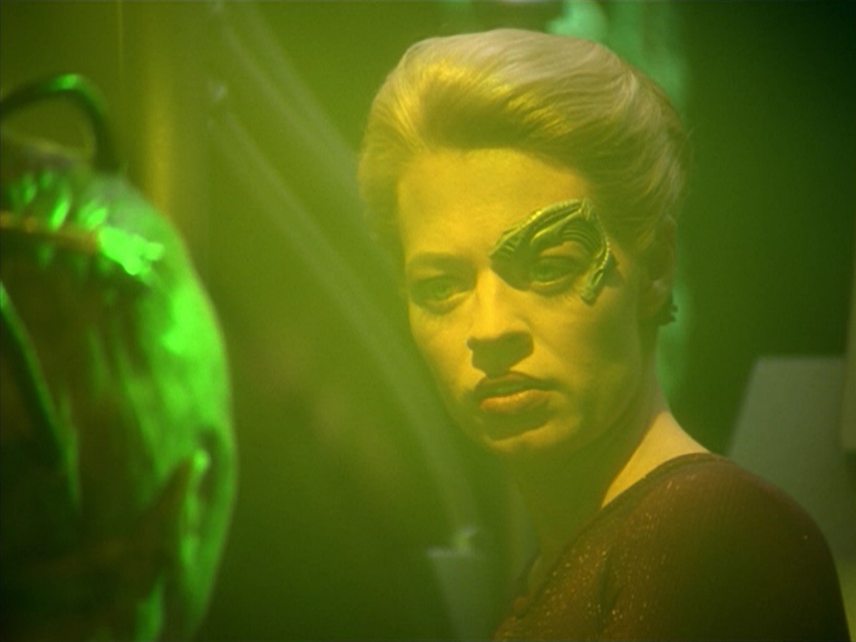 ariane179254_StarTrekVoyager_5x15_5x16_DarkFrontier_6447.jpg
