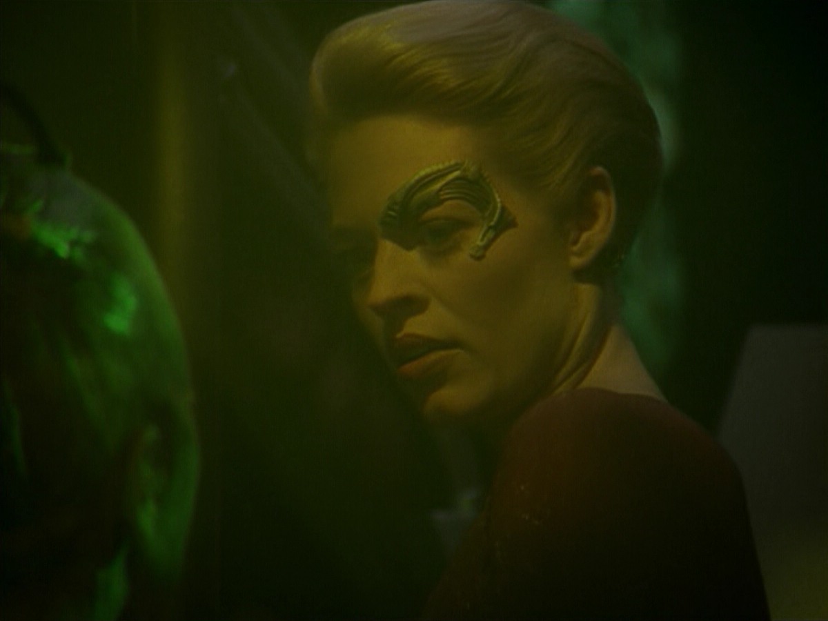 ariane179254_StarTrekVoyager_5x15_5x16_DarkFrontier_6459.jpg