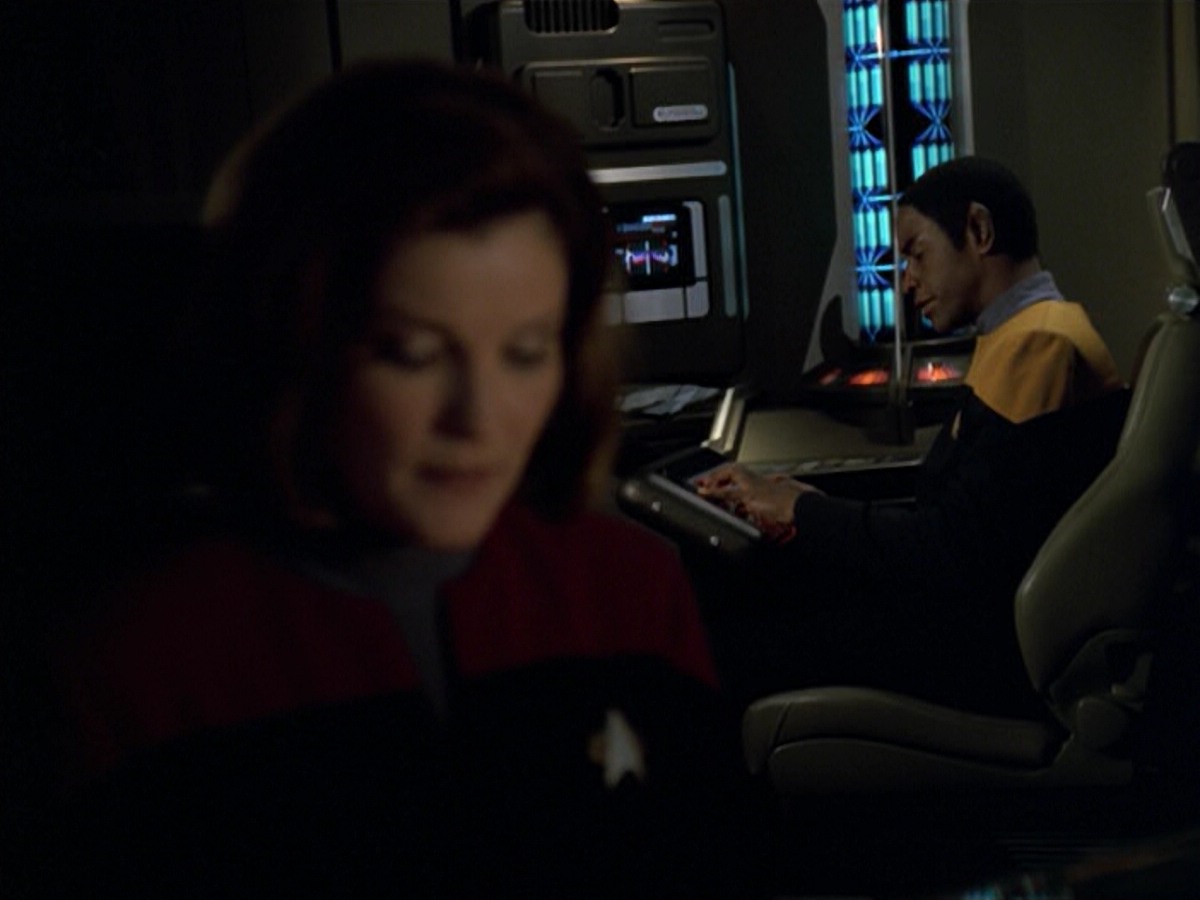 ariane179254_StarTrekVoyager_5x15_5x16_DarkFrontier_6479.jpg