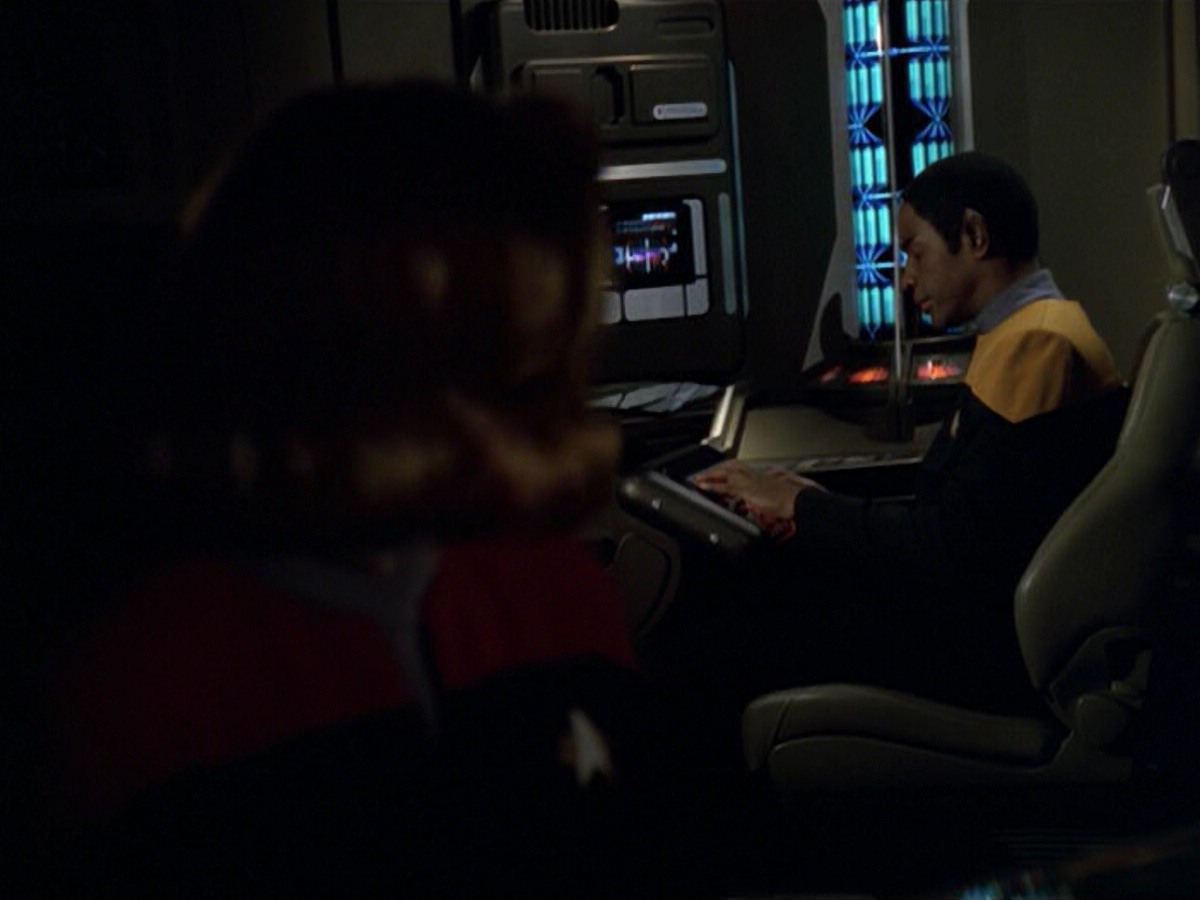 ariane179254_StarTrekVoyager_5x15_5x16_DarkFrontier_6481.jpg