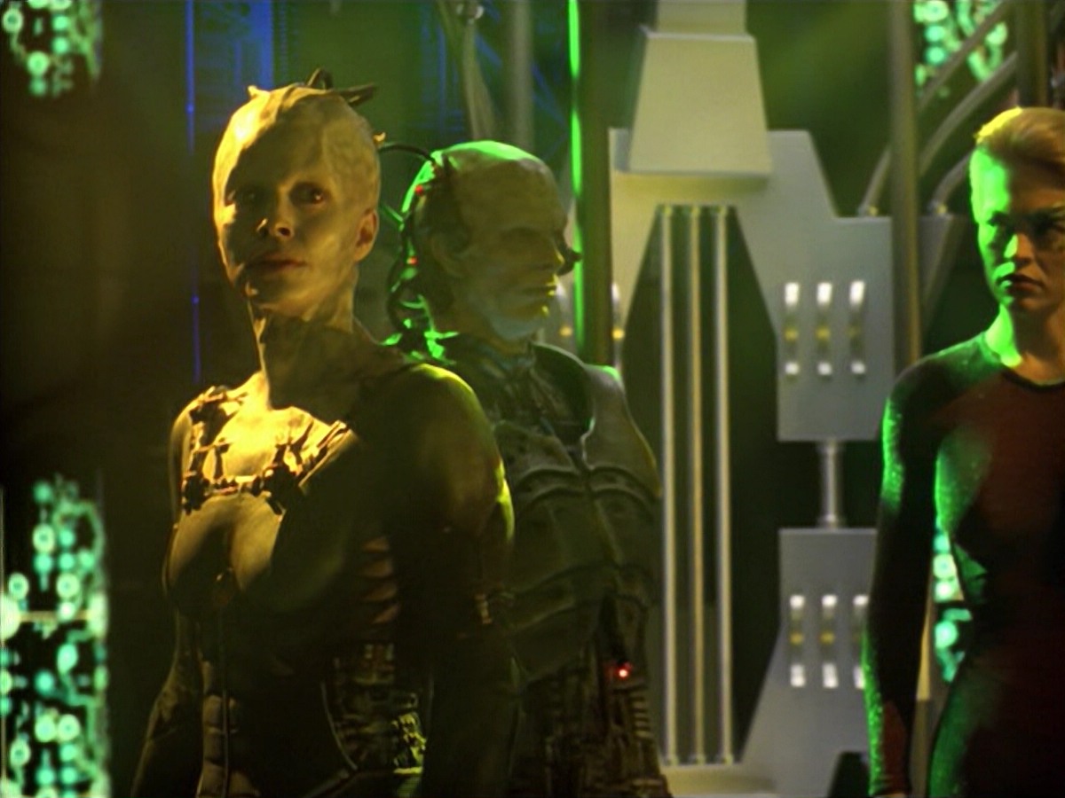 ariane179254_StarTrekVoyager_5x15_5x16_DarkFrontier_6505.jpg