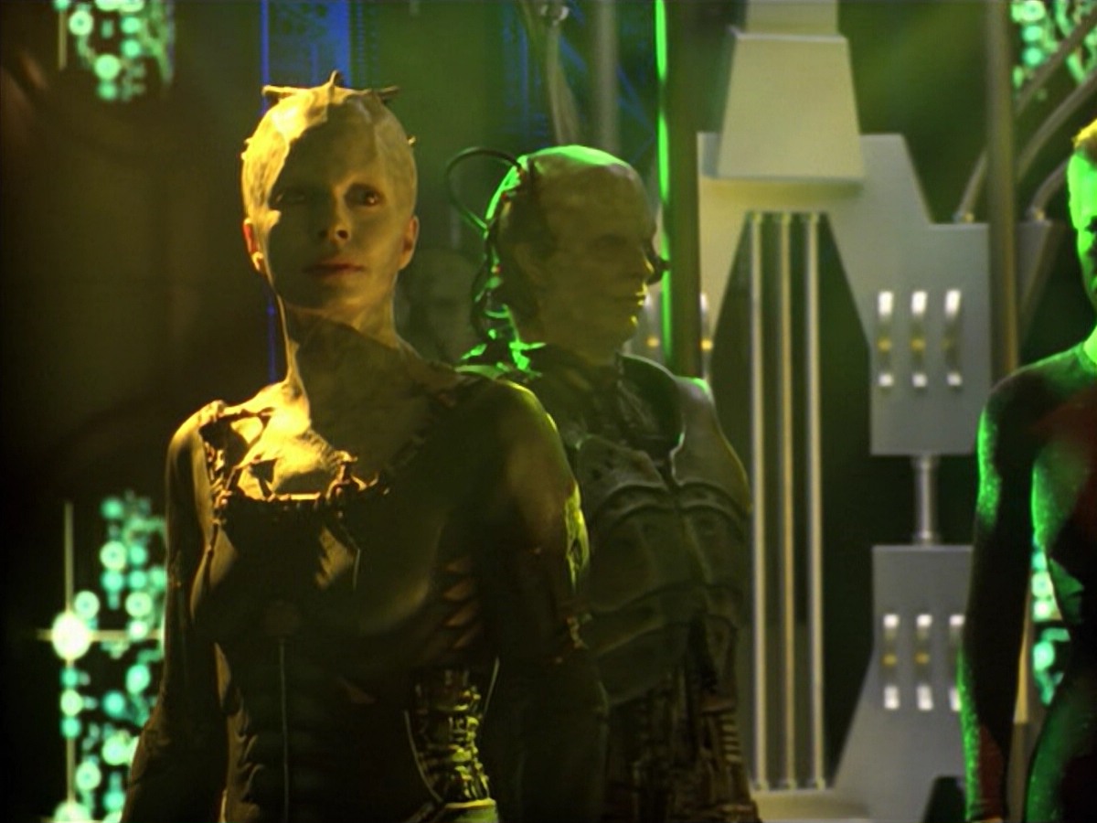 ariane179254_StarTrekVoyager_5x15_5x16_DarkFrontier_6506.jpg