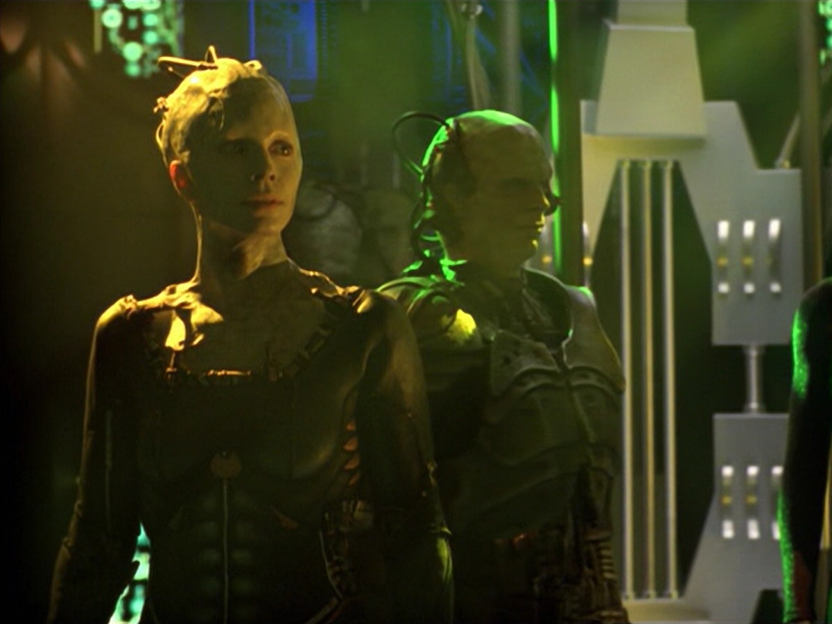 ariane179254_StarTrekVoyager_5x15_5x16_DarkFrontier_6507.jpg