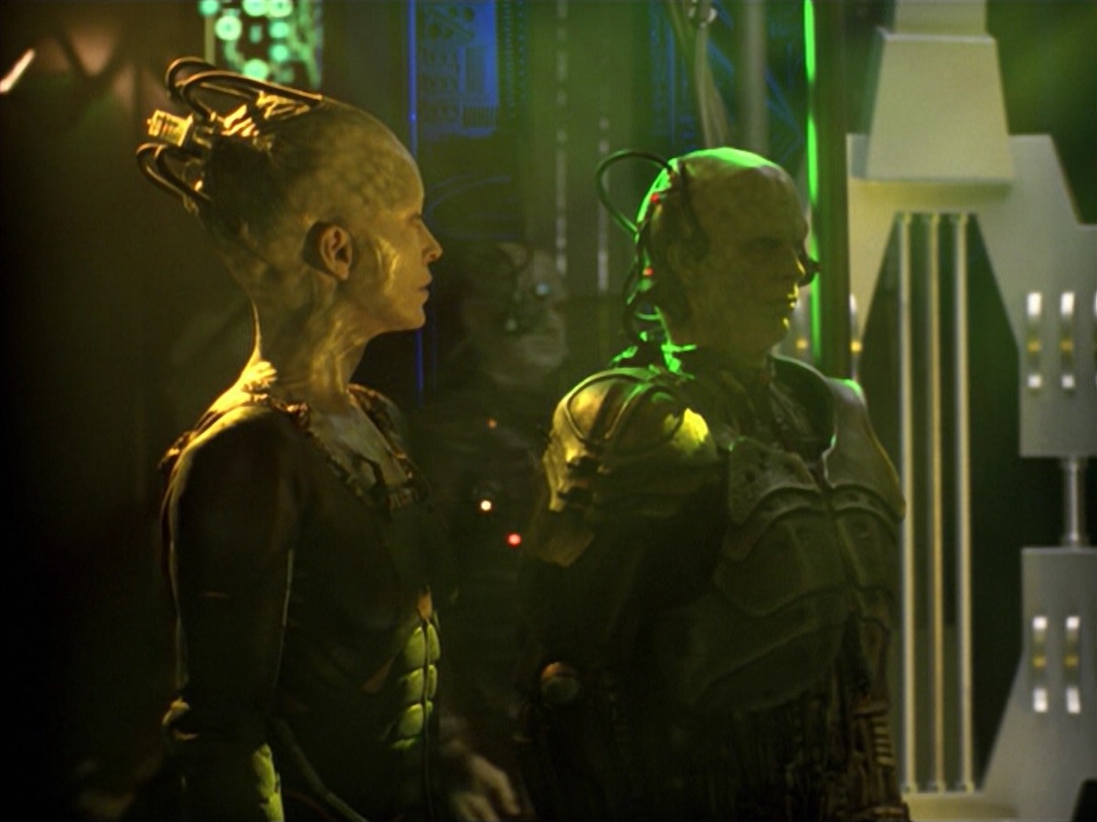 ariane179254_StarTrekVoyager_5x15_5x16_DarkFrontier_6511.jpg
