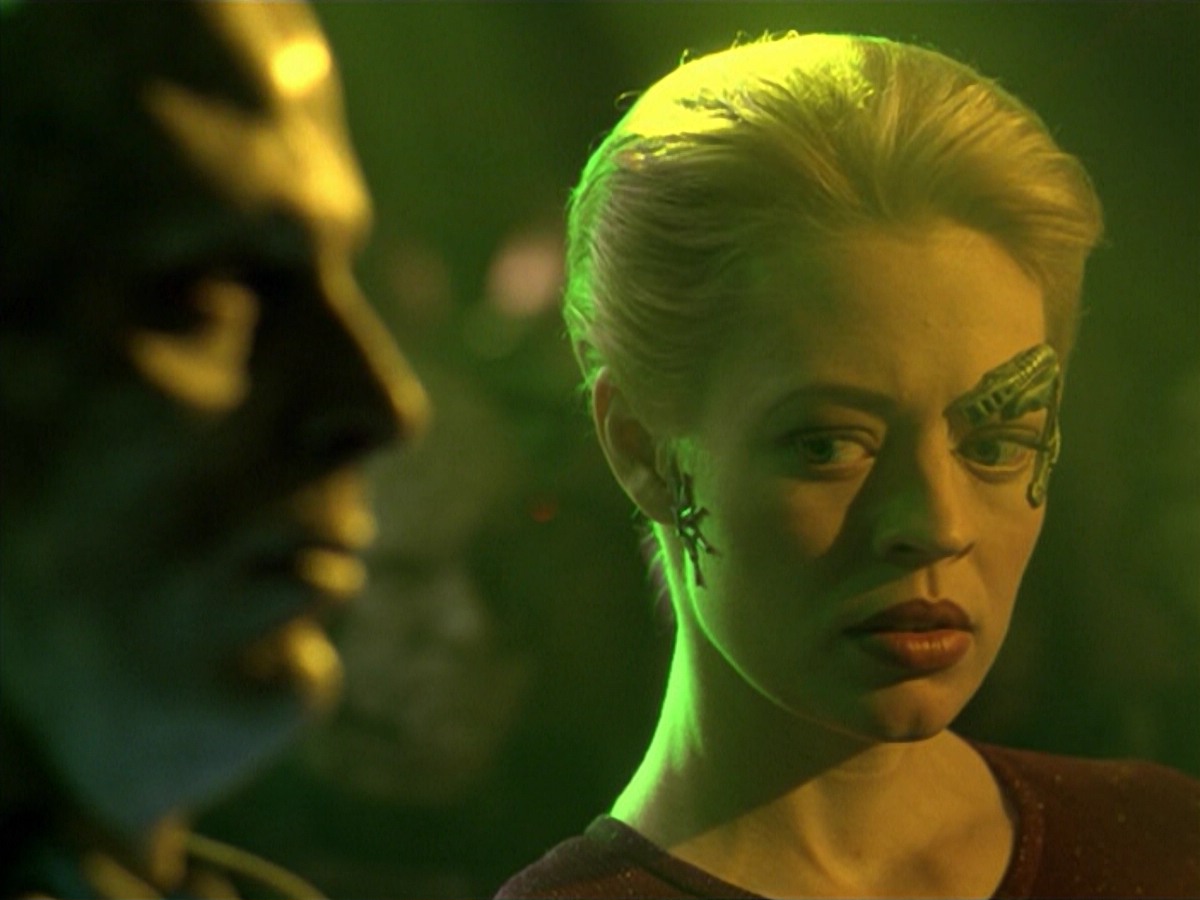 ariane179254_StarTrekVoyager_5x15_5x16_DarkFrontier_6516.jpg