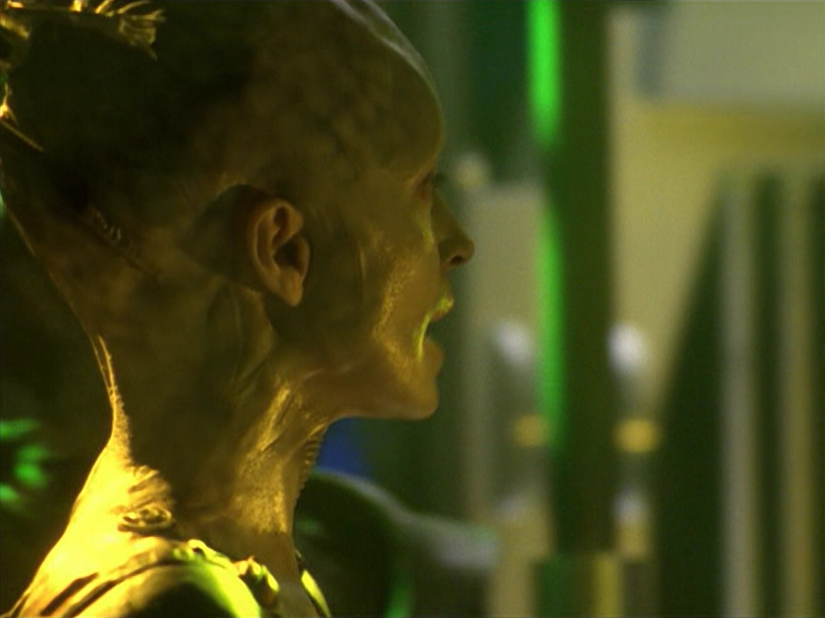 ariane179254_StarTrekVoyager_5x15_5x16_DarkFrontier_6519.jpg