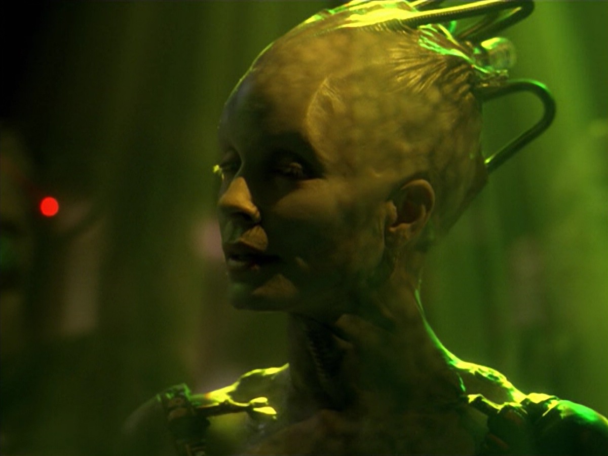 ariane179254_StarTrekVoyager_5x15_5x16_DarkFrontier_6534.jpg