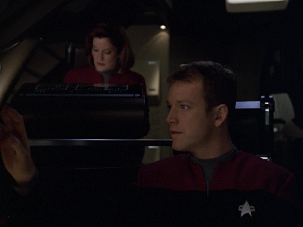 ariane179254_StarTrekVoyager_5x15_5x16_DarkFrontier_6541.jpg