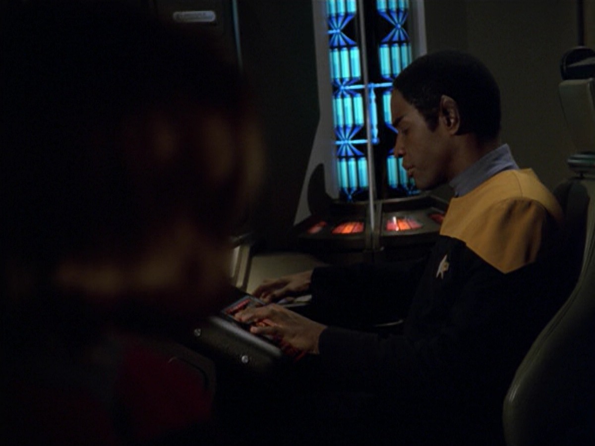 ariane179254_StarTrekVoyager_5x15_5x16_DarkFrontier_6572.jpg