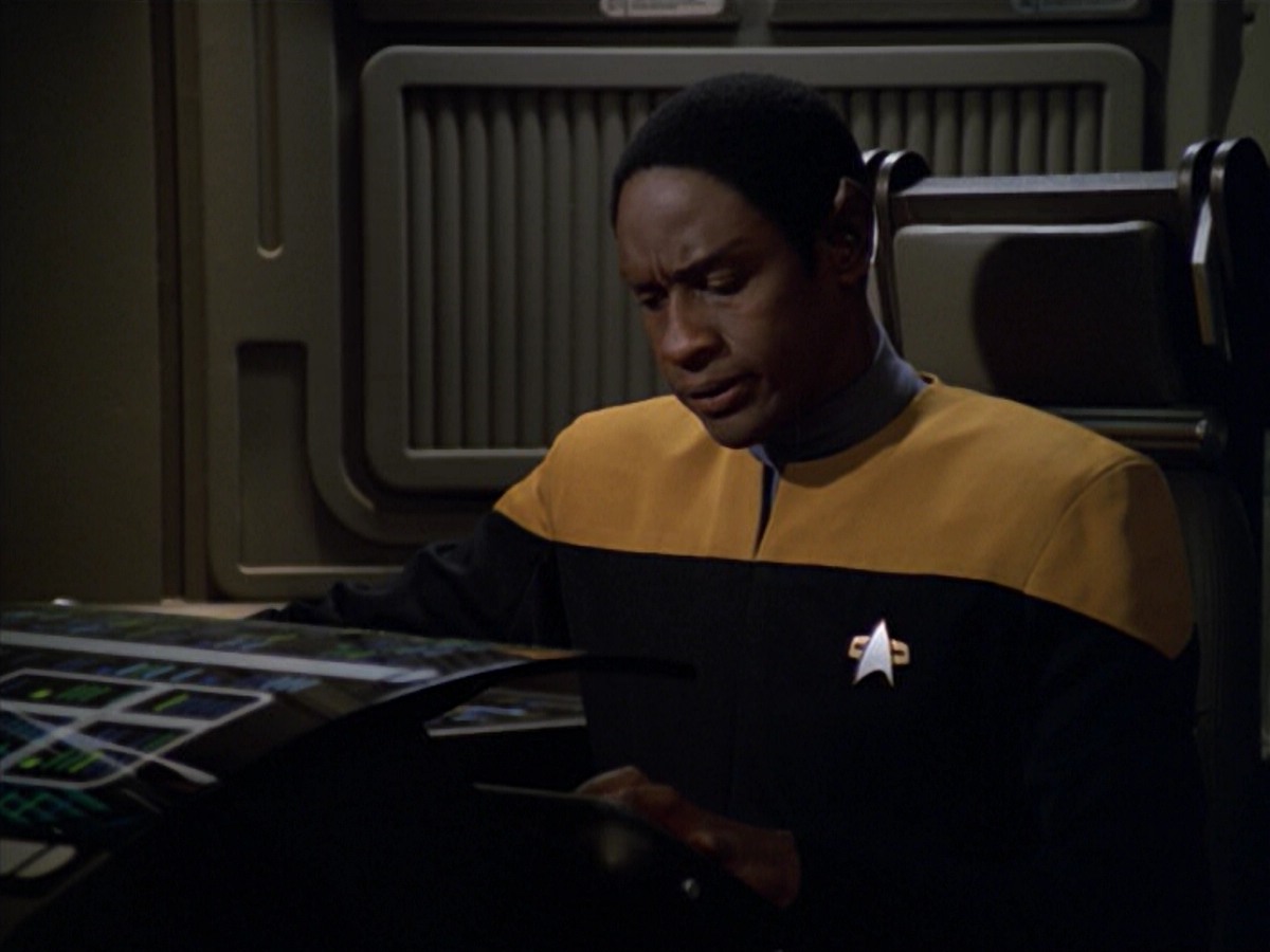 ariane179254_StarTrekVoyager_5x15_5x16_DarkFrontier_6575.jpg