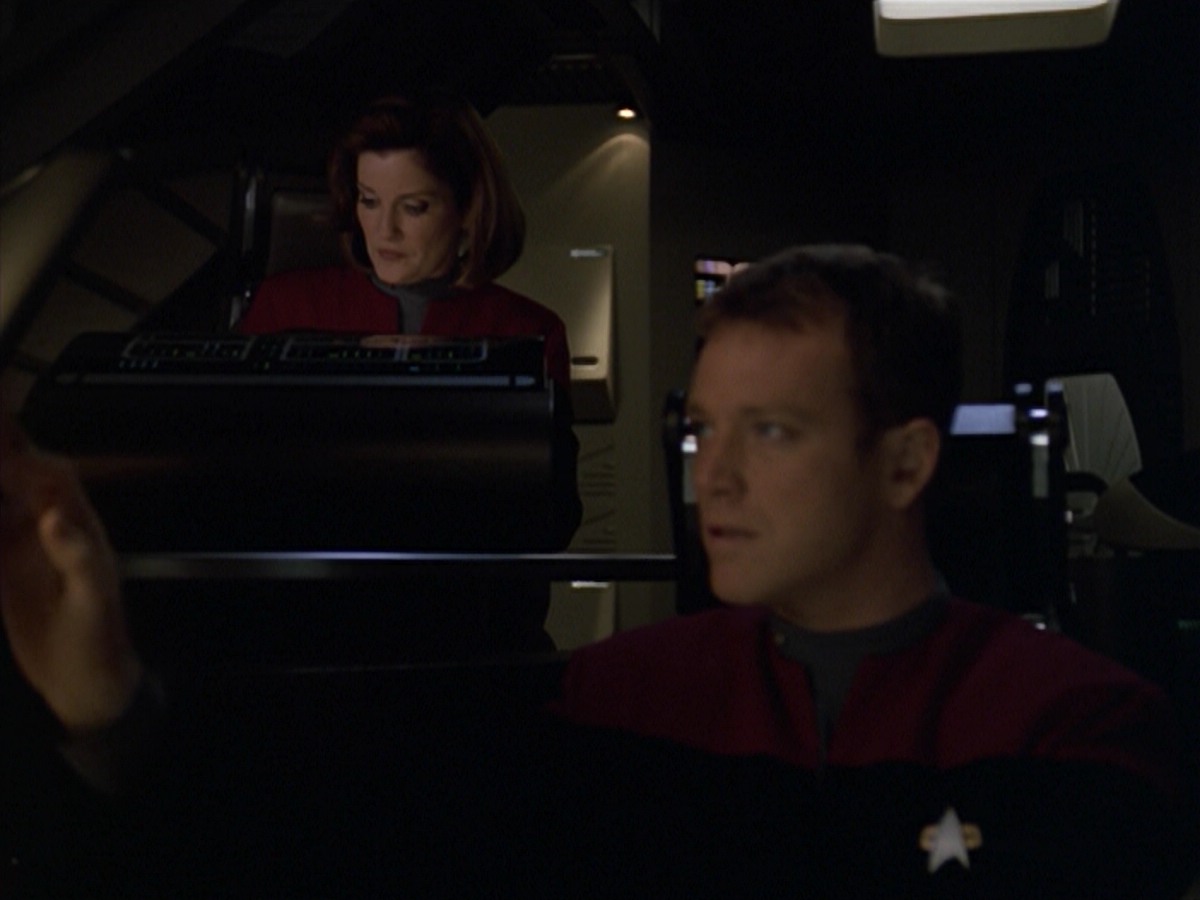 ariane179254_StarTrekVoyager_5x15_5x16_DarkFrontier_6580.jpg