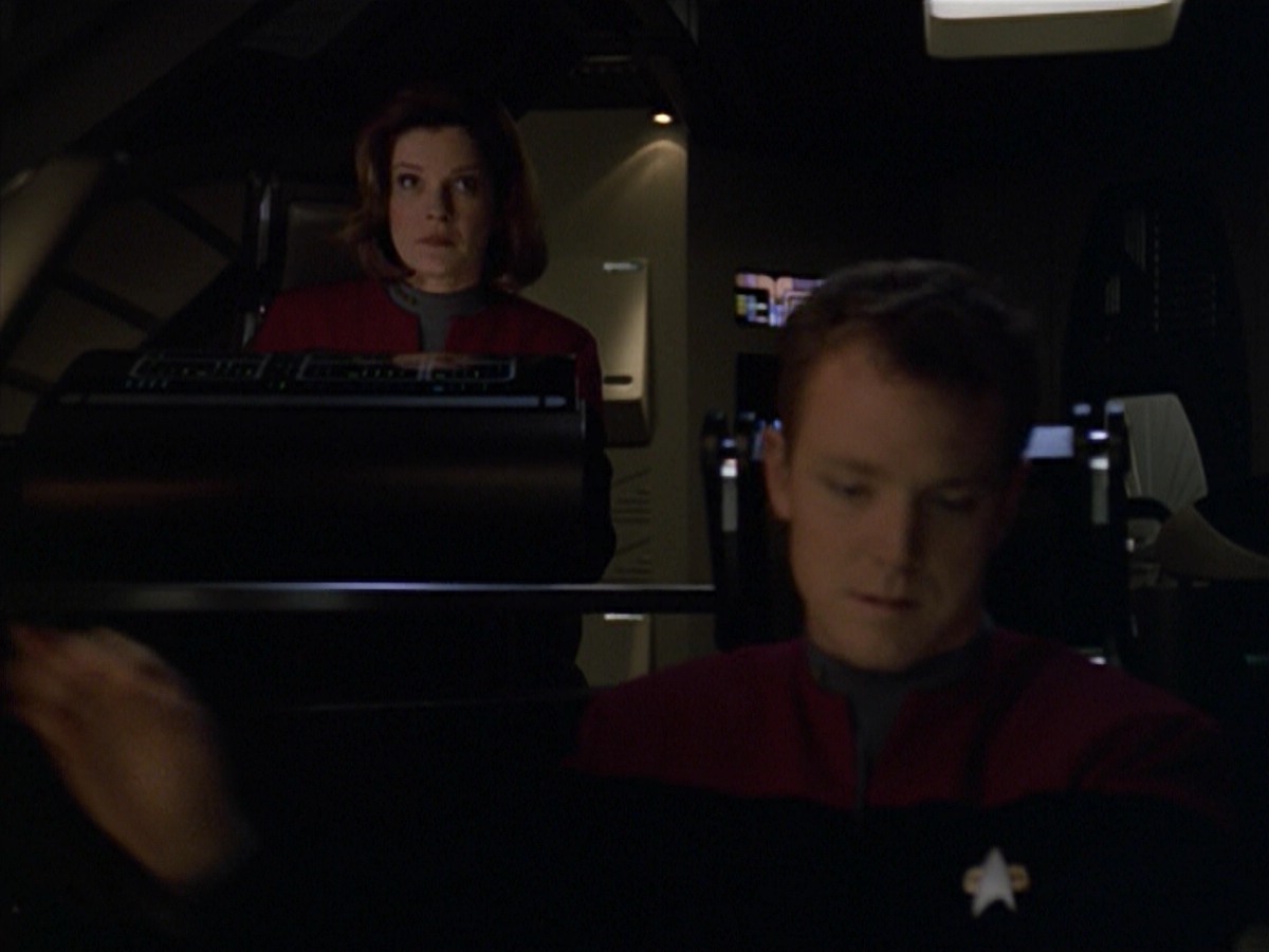 ariane179254_StarTrekVoyager_5x15_5x16_DarkFrontier_6581.jpg