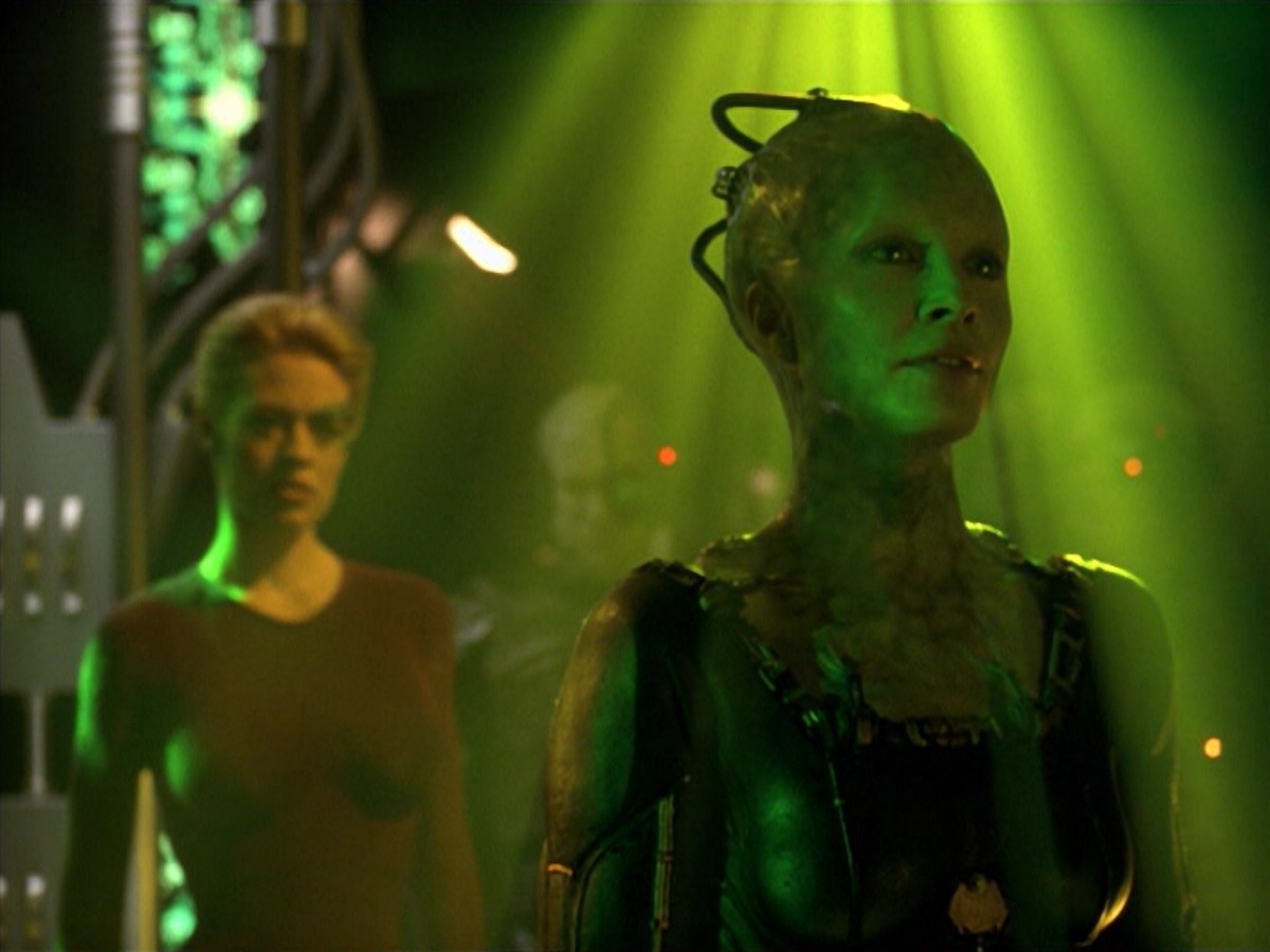 ariane179254_StarTrekVoyager_5x15_5x16_DarkFrontier_6590.jpg
