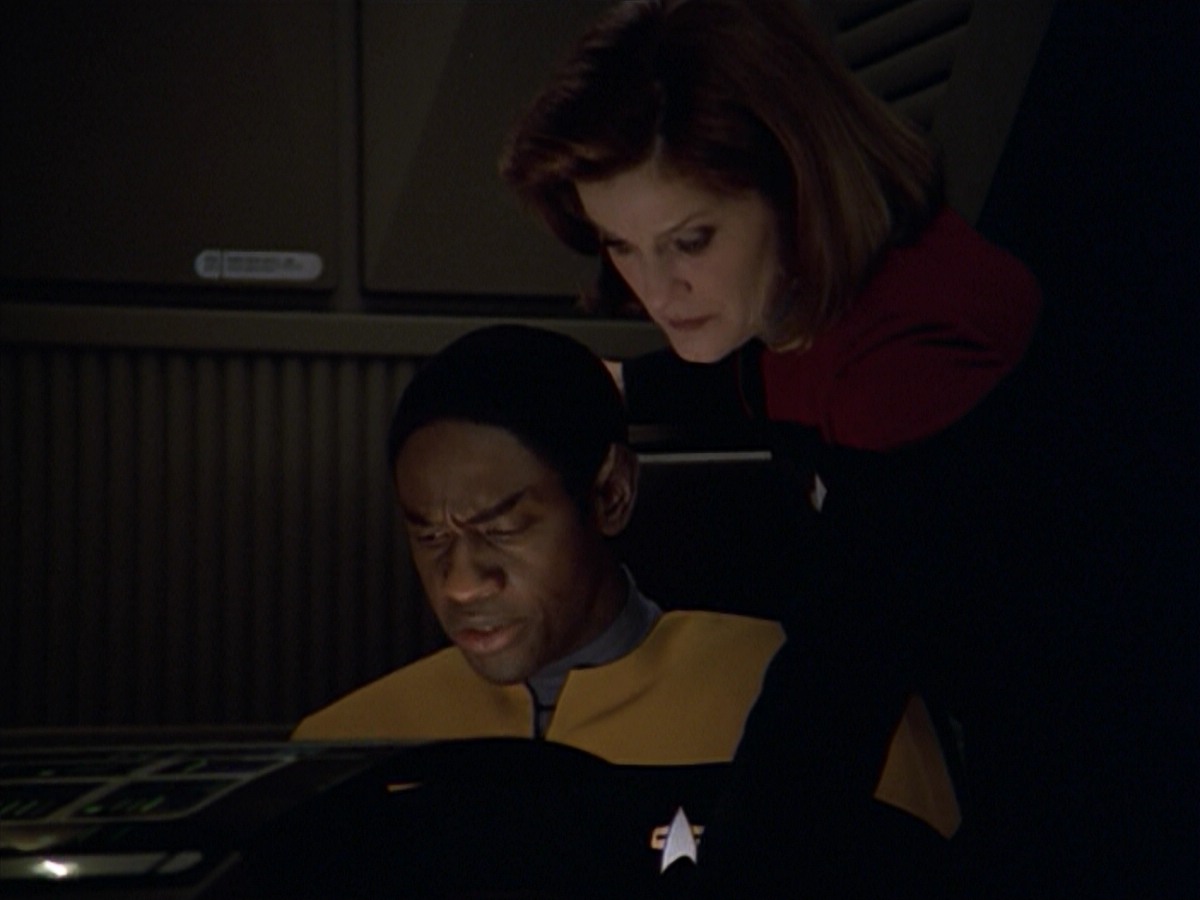 ariane179254_StarTrekVoyager_5x15_5x16_DarkFrontier_6610.jpg