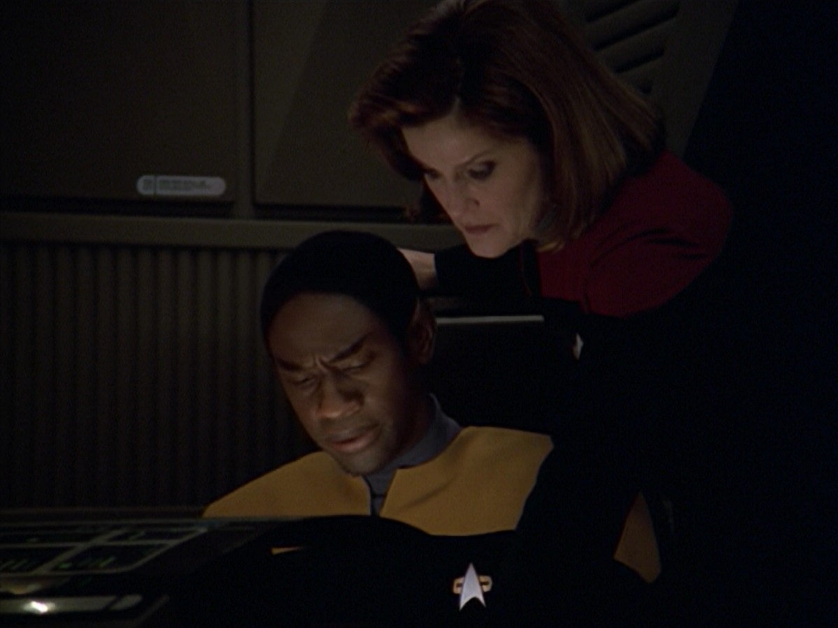 ariane179254_StarTrekVoyager_5x15_5x16_DarkFrontier_6614.jpg