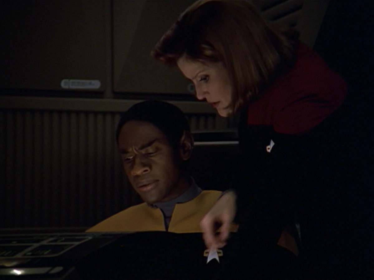 ariane179254_StarTrekVoyager_5x15_5x16_DarkFrontier_6618.jpg