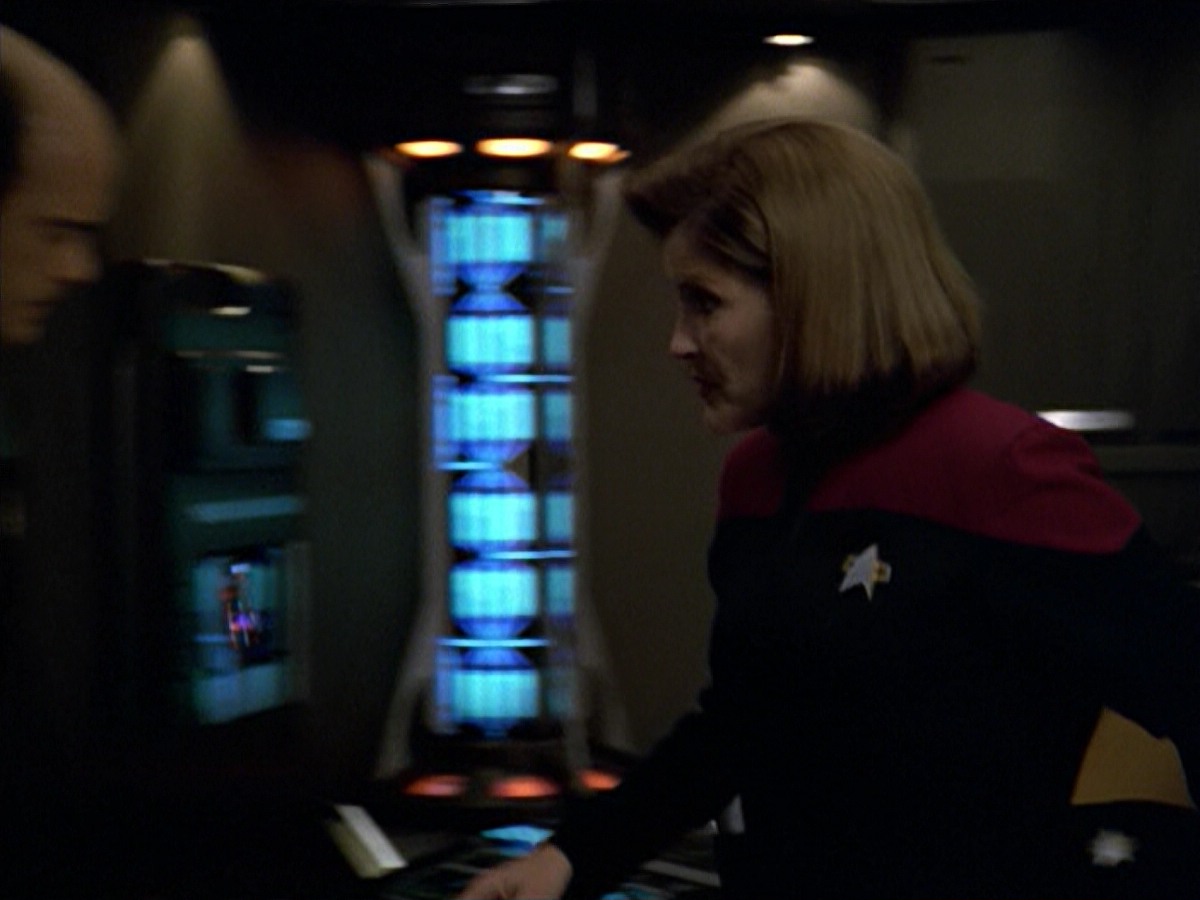 ariane179254_StarTrekVoyager_5x15_5x16_DarkFrontier_6624.jpg
