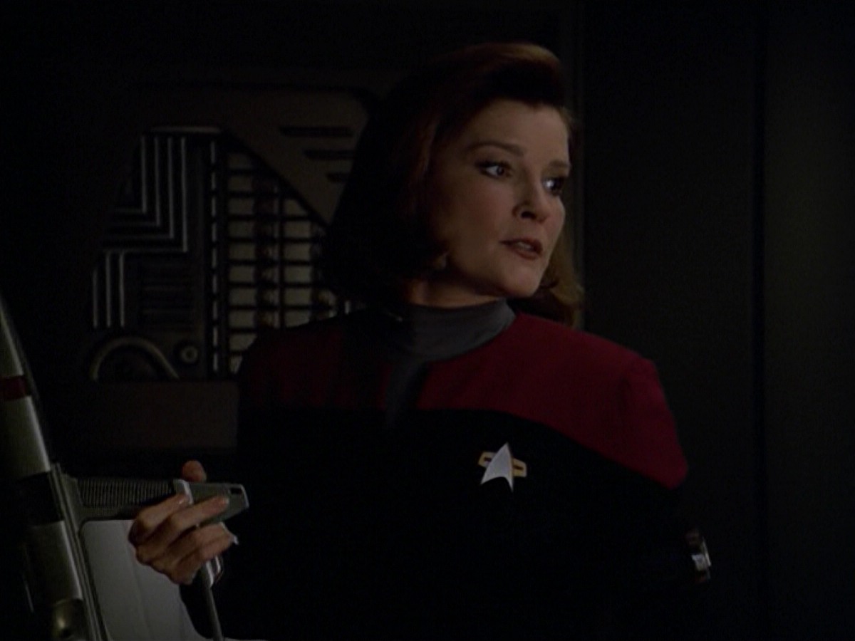 ariane179254_StarTrekVoyager_5x15_5x16_DarkFrontier_6636.jpg