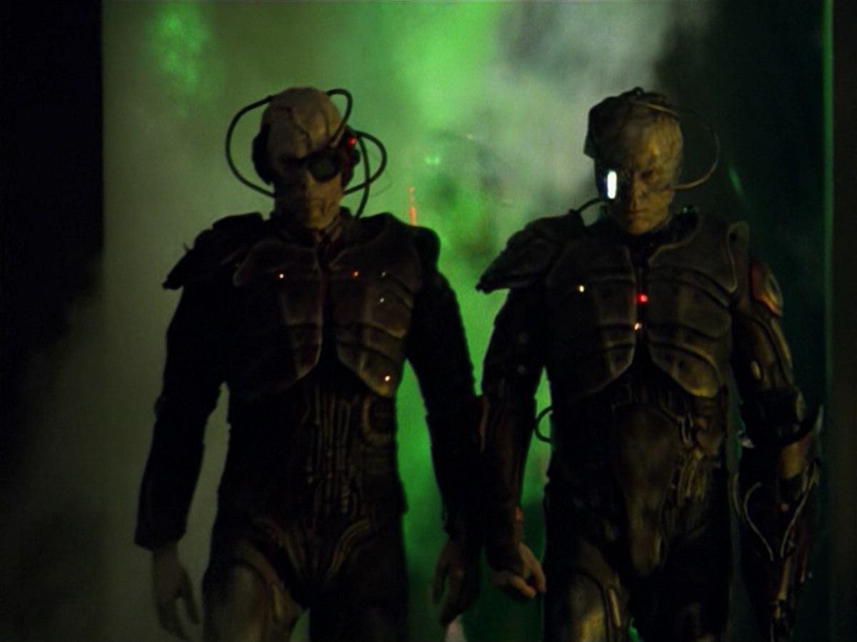 ariane179254_StarTrekVoyager_5x15_5x16_DarkFrontier_6646.jpg